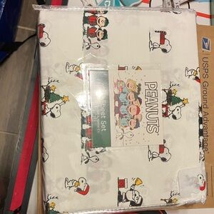 SNOOPY PEANUTS AND THE GANG FULLSHEET SET NEW IN PACKAGING CHRISTMAS CAROLING